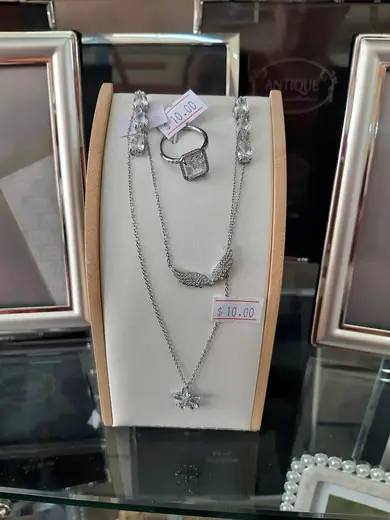 Κοσμήματα στο μαγαζί, 6 από 9